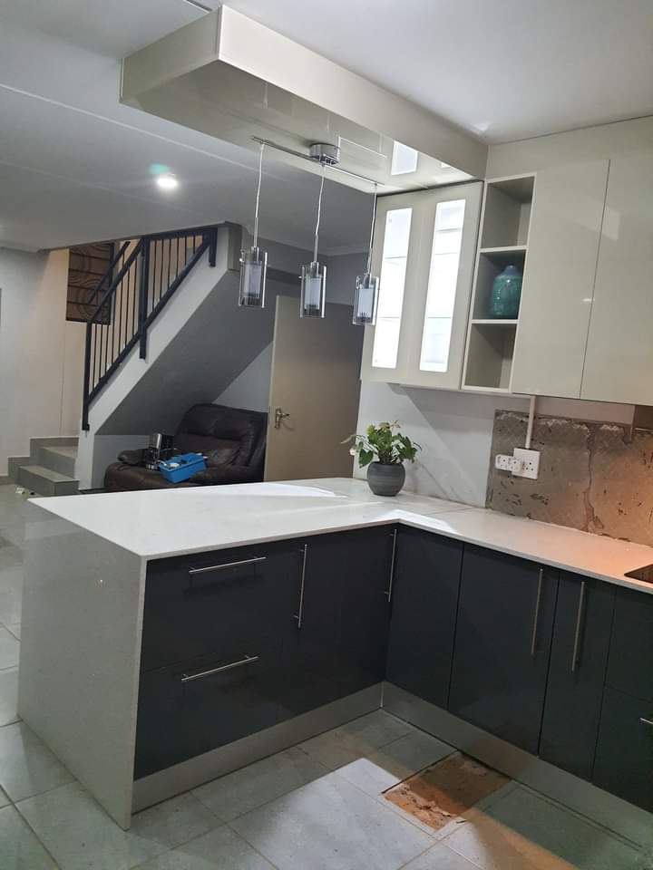 Budget Kitchen Update with Two-Tone Cabinets